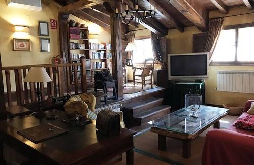 Mesones Cabaña | Casa rural ideal para grupos familiares o de amigos, con piscina y barbacoa.