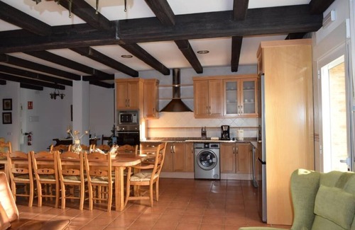 El Robledo Chalet De Esquí | Casa rural, en el entorno al Parque Nacional de Cabañeros (apta para mascotas)