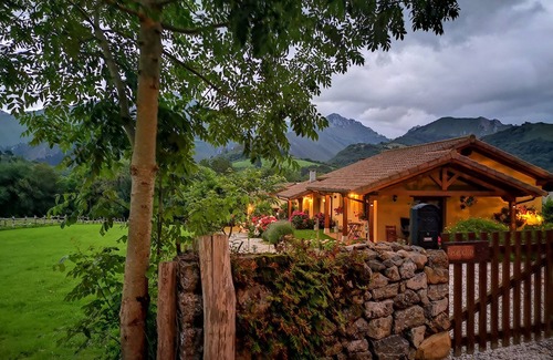 Margolles Chalet De Esquí | Casa rural LA MONTAÑA. 2-4 personas. Entre el Mar y la Montaña.