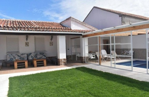 La Zarza Cabaña | Casa rural con piscina para bañarte todo lo el año.