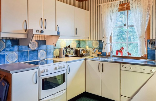 Norra Skara Casa | Alojamiento de 5 habitaciones en Skara