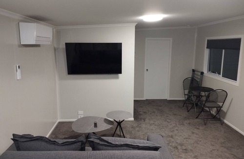 Bunnythorpe Cabina | Rural Lifestyle 1 bedroom with sofa Bed