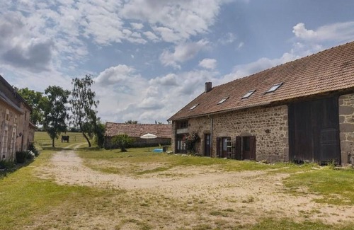 Saint-Bonnet-de-Four Cabaña | Casa rural con animales, Wi-Fi, aparcamiento, cerca de la naturaleza