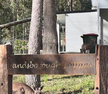 Landsborough Casa | Rural Self Contained 3 bedroom Cottage on acreage,