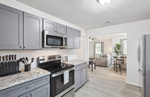 Azle Casa | Rural Serenity x Cozy Comfort - 3-BD,1-BA w Yard
