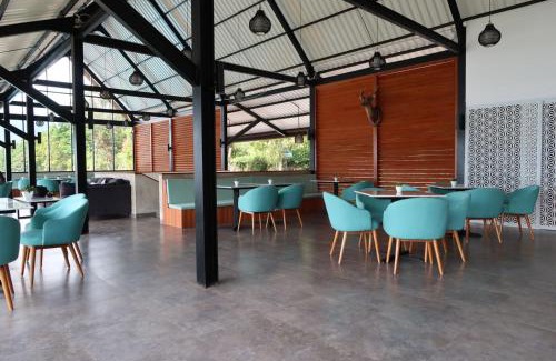 Candikuning Hotel | Rusa by The Lake