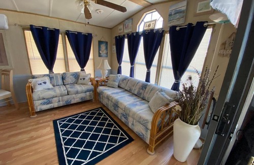 Southside Rural Community Complejo | Ruskin FL Resort- 30 mins-90 mins away from FL Attractions, Facilities and close to the gulf coast beaches