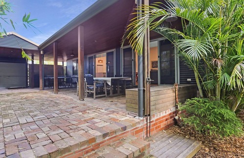 Hawks Nest Casa | Russell Street Retreat