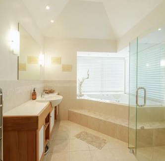 Russell Casa | Russell Wharf House - Strand Apartment