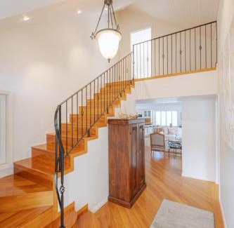 Russell Casa | Russell Wharf House - Strand Apartment