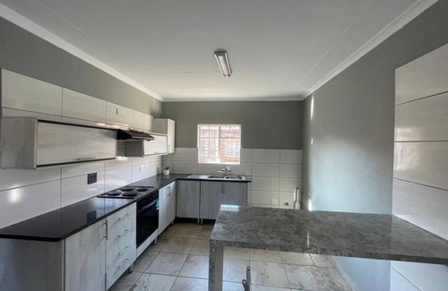 Rustenburg Apartamento | Rustenburg Cozy Apartment With Private Entrance & BBQ