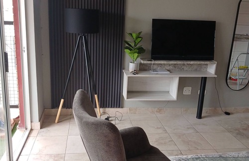 Rustenburg Apartamento | Rustenburg Cozy Apartment With Private Entrance & BBQ