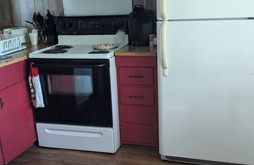 Delhi Casa | Rustic, 2-bedroom mobile home that's pet friendly.