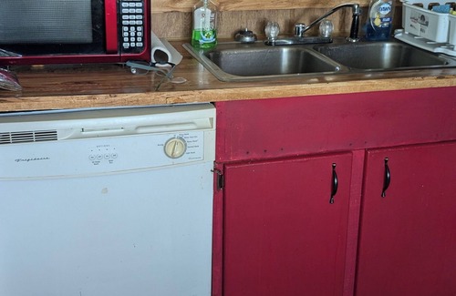 Delhi Casa | Rustic, 2-bedroom mobile home that's pet friendly.