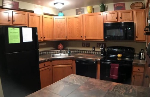 Big Sky Apartamento | Rustic 2 BR Mountain View - walk to resort