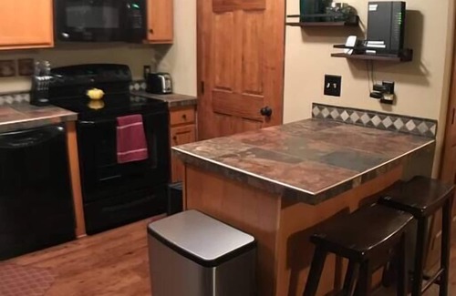 Big Sky Apartamento | Rustic 2 BR Mountain View - walk to resort