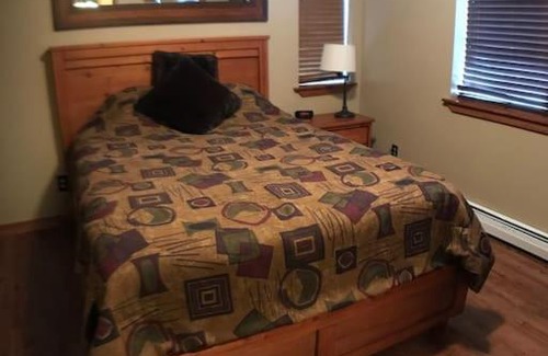 Big Sky Apartamento | Rustic 2 BR Mountain View-walk to resort