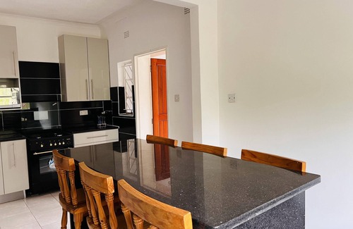 Harare Apartamento | Rustic 3 bedroom Cottage - 2267