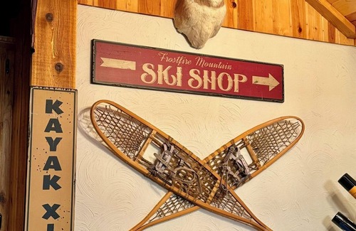 Pembina County Casa | Rustic 5 Bedroom Gorge River Resort