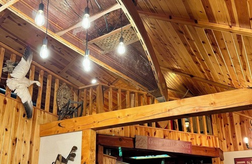 Pembina County Casa | Rustic 5 Bedroom Gorge River Resort