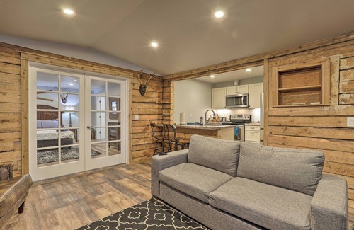 South Addition Apartamento | Rustic Anchorage Hideaway: Walk to Coastal Trail!