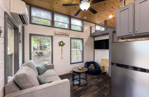 Canyon Lake Cabaña | Rustic and Private 5 Acre with Cottage for 4 w/ Hot Tub, Grill, Fire Pit + More!