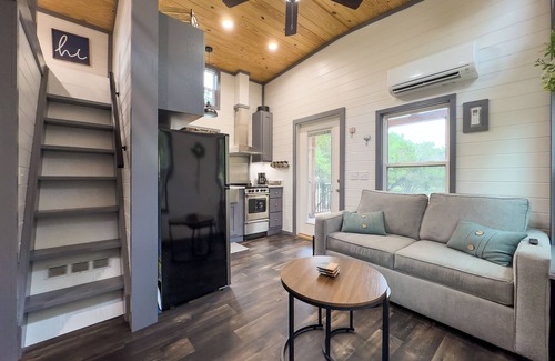 Canyon Lake Cabaña | Rustic and Private 5 Acre with Cottage for 4 w/ Hot Tub, Grill, Fire Pit + More!