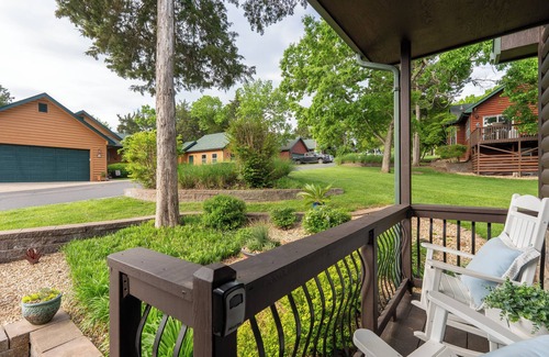 Camdenton Casa | Rustic and Relaxing, 2 Bedroom Cabin on Beautiful Kinderhook!