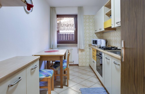 Moena Apartamento | Apartamento rústico Casa March 1 con Wi-Fi, balcón, jardín y vistas a la montaña