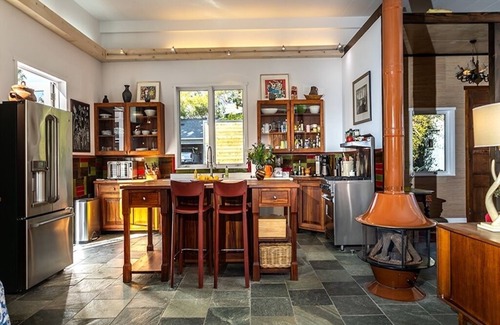 Camarillo Casa | Rustic Artist Retreat 5 5-minute walk to shops, 20 minute drive to the ocean.