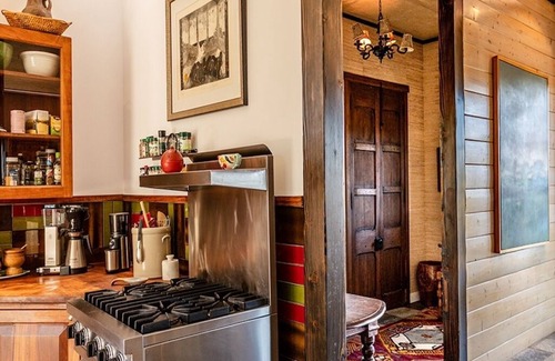 Camarillo Casa | Rustic Artist Retreat 5 5-minute walk to shops, 20 minute drive to the ocean.