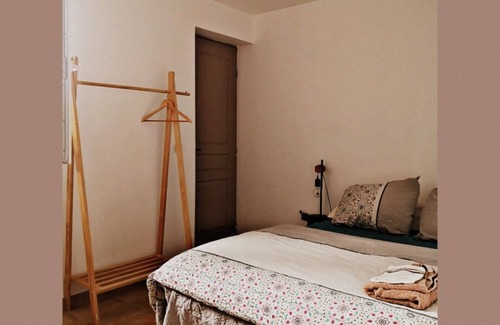 Gemenos Cama Y Desayuno | Rustic B&B w/Private Bathroom, Free Parking