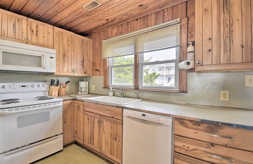 Holden Beach Cabaña | Rustic Beachfront Cottage w/ Deck & Boardwalk