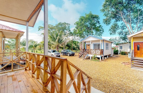 Dangriga Cabina | Encantadora cabaña con entrada privada, desayuno, estacionamiento, terraza y wifi gratis.