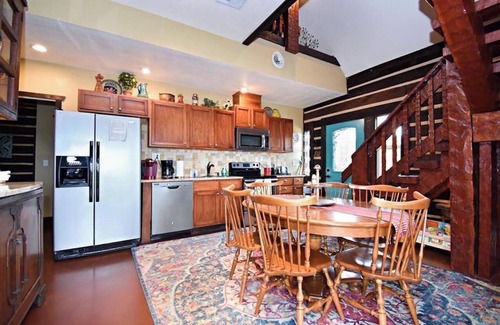 Oatmeal Cabina | Rustic BLUEBONNET CABIN with Views-Near Hidden Falls Park-2 acres, 2 min to lake