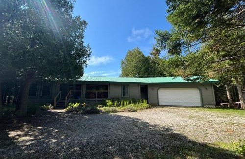 Northern Bruce Peninsula Casa | Rustic Bruce Retreat With Pool!
