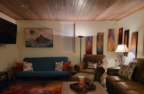 Cleburne Casa | Rustic Bunkhouse on 6 acres - 30 minutes from Fort Worth!