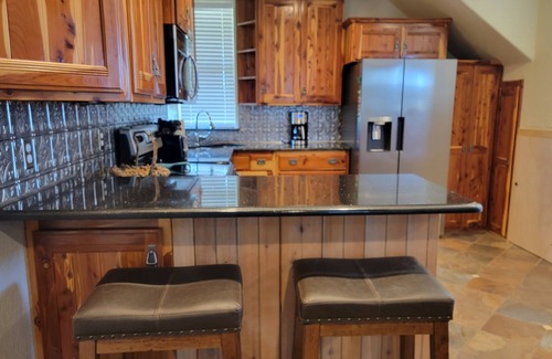 Cleburne Casa | Rustic Bunkhouse on 6 acres - 30 minutes from Fort Worth!