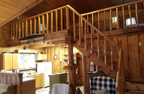 Montello Cabina | Cabaña de madera tranquila y pacífica en 10 acres 1/2 hora de WI Dells