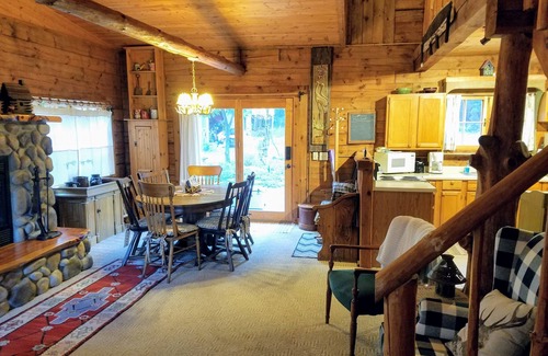 Montello Cabina | Cabaña de madera tranquila y pacífica en 10 acres 1/2 hora de WI Dells