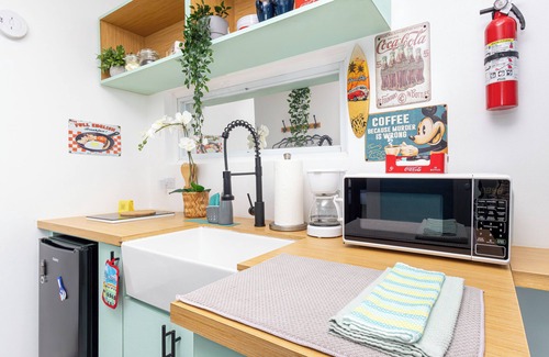 Coto Norte Cabina | Rustic cabin container with AC in charming Manatí for relaxing days
