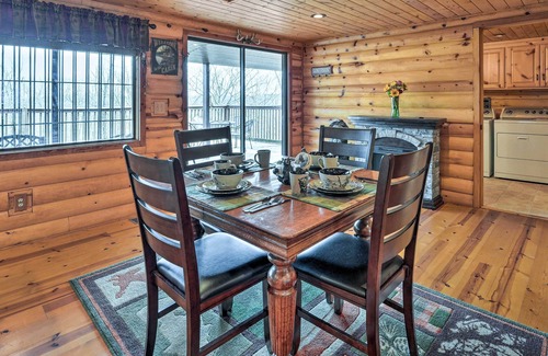 Eagle Rock Cabina | Rustic Cabin in Roaring River State Park!