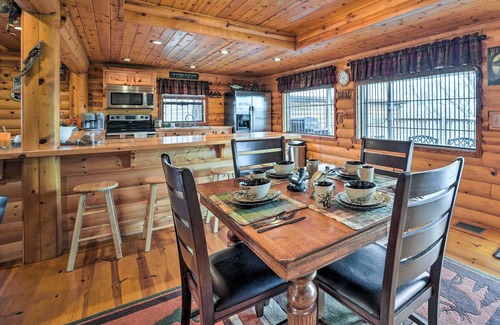 Eagle Rock Cabina | Rustic Cabin in Roaring River State Park!