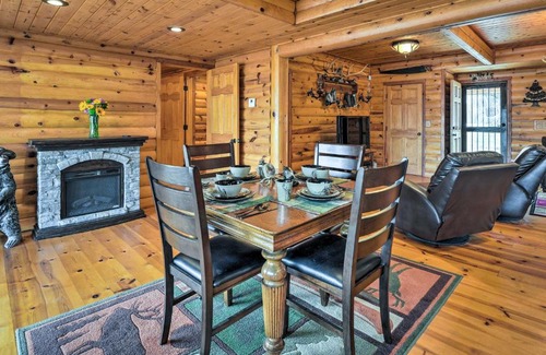 Eagle Rock Casa | Rustic Cabin in Roaring River State Park!