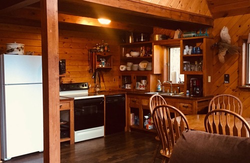 Hesston Cabina | Rustic Cabin in the Woods Close to Raystown Lake - DOG Friendly