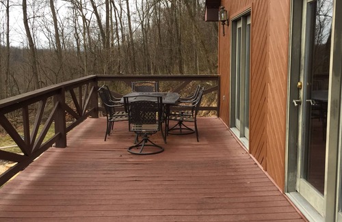 Hesston Cabina | Rustic Cabin in the Woods Close to Raystown Lake - DOG Friendly