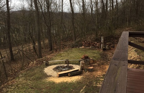Hesston Cabina | Rustic Cabin in the Woods Close to Raystown Lake - DOG Friendly