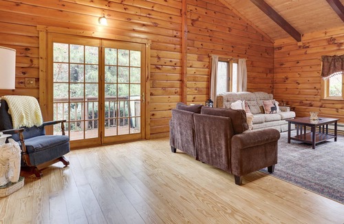 Cresco Cabina | Rustic Cabin Retreat w
