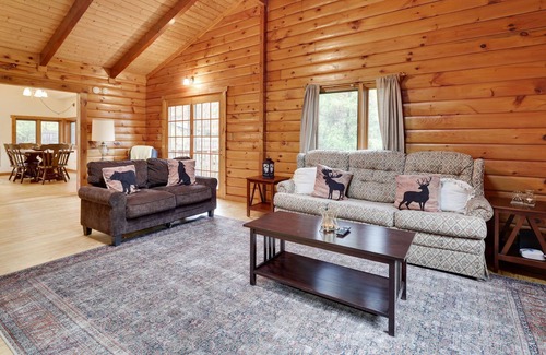 Cresco Cabina | Rustic Cabin Retreat w