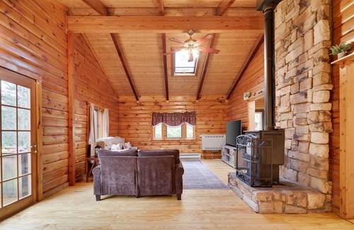 Cresco Cabina | Rustic Cabin Retreat w